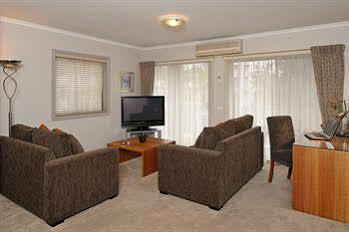 Ringwood Royale Aparthotel Exterior photo